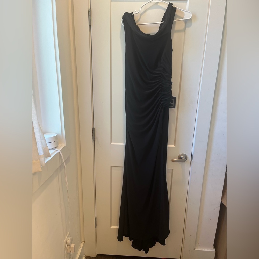 Ieena for Mac Duggal Ruched One-Shoulder Trumpet Gown size 6 - Picture 3 of 10